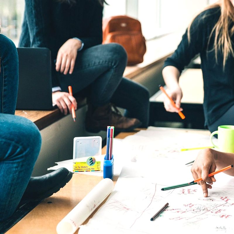 Peserta belajar dengan bimbingan mentor secara langsung